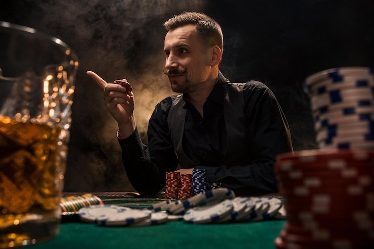 Roda Roulette berputar di meja Live Casino tokyo777 dengan dealer sungguhan
